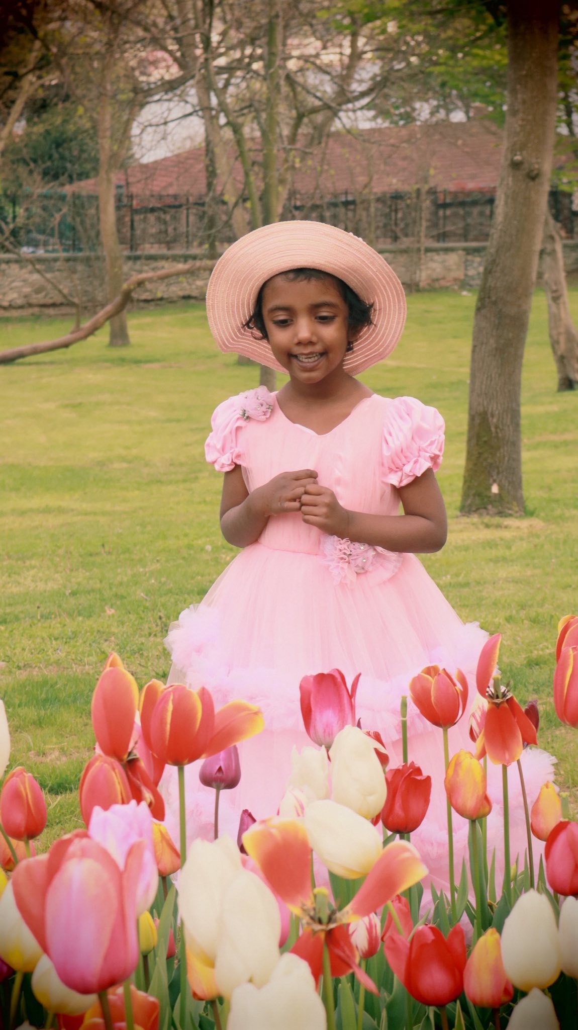 طفولة بلون الزهر